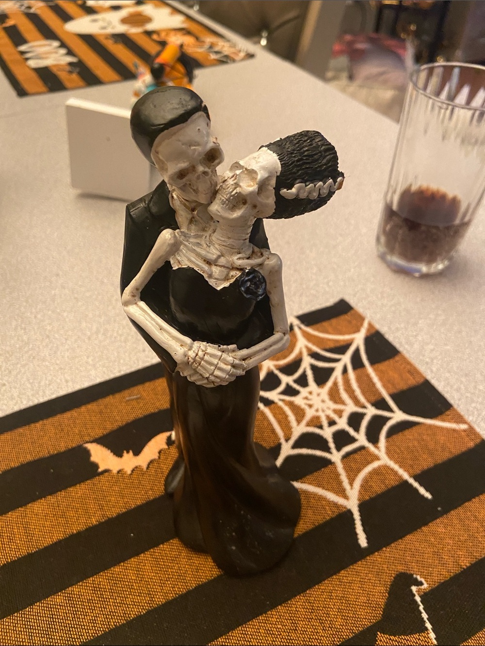 Halloween Skeleton Couple Figurine - Black and White